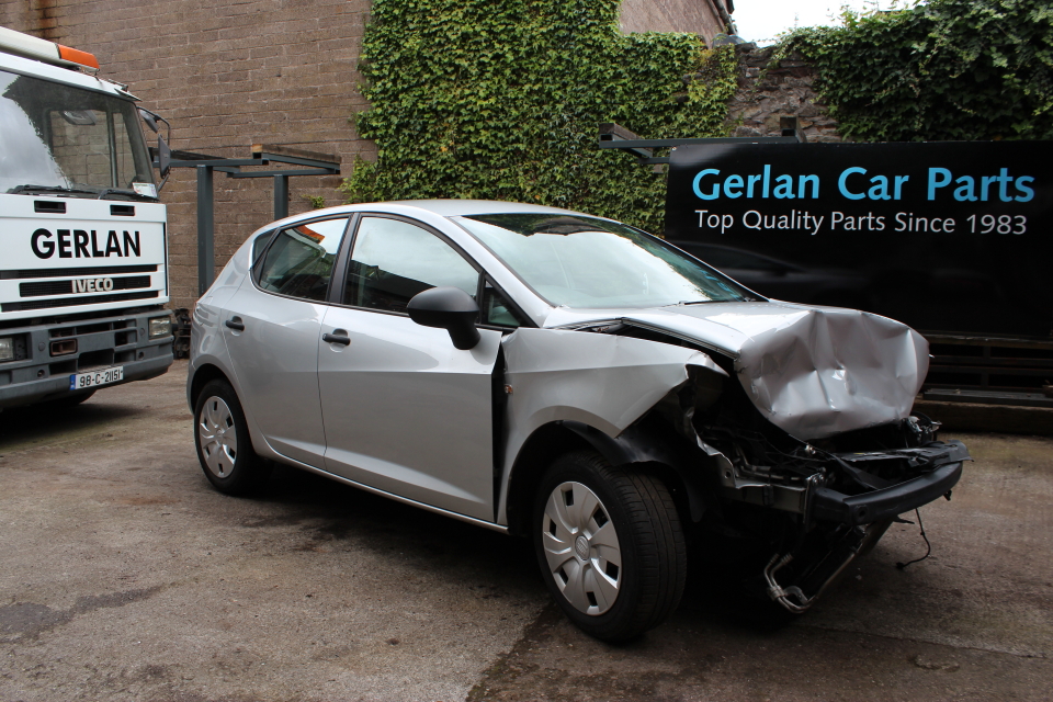 Seat Seat Headrest Rear Centre Interior Parts Seat 2014