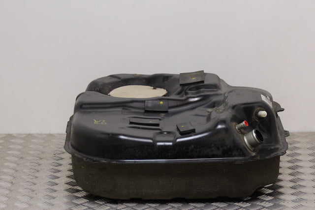 Hyundai i30 Fuel Tank - Rear End Parts - Hyundai i30 2012 1.6L Diesel ...