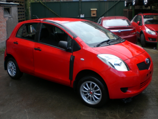 Toyota Yaris Door Window Glass Front Drivers Side -  - Toyota Yaris 2007 Petrol 1.0L Manual 5 Speed 5 Door Electric Mirrors, Electric Windows Front, Red